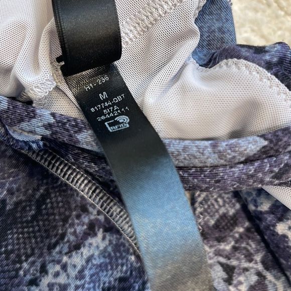 Victoria's Secret Blue Snake Print Bra - Picture 5 of 5